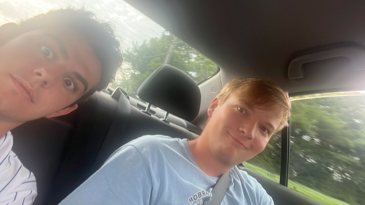 NasisiAnthony's tweet photo. Me and my bud in the hell hole that is Delaware @delaware_gov @FroetscherTimmy https://t.co/Dj9lXNJzNn