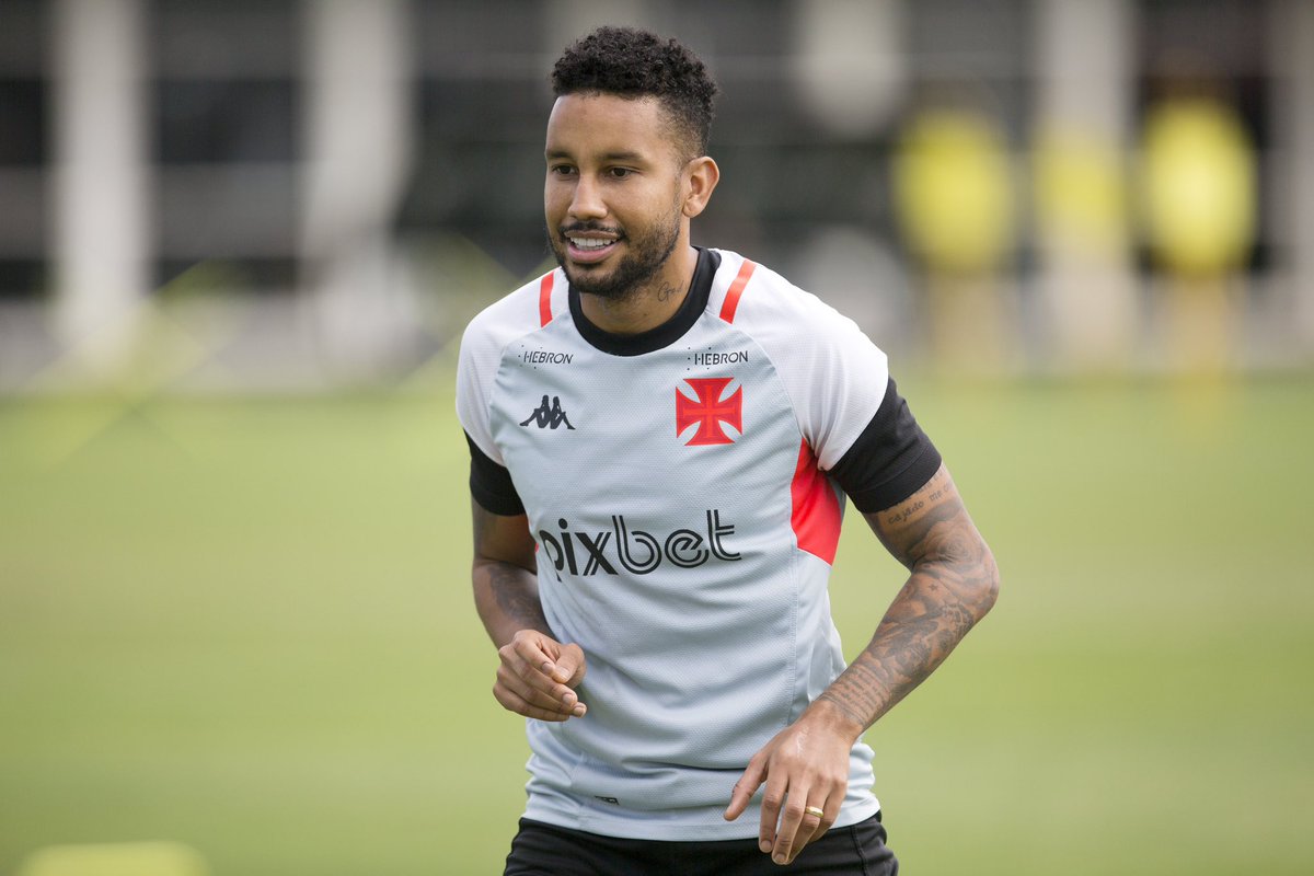newscolina's tweet photo. Vasco está devendo o Atlético-MG pela compra do meia Jair.
O Cruz-maltino ainda não efetuou o pagamento da parcela referente ao acordo feito com o Galo, que tem feito cobranças na pessoa de Rodrigo Caetano.
O diretor-executivo do Atlético deu a seguinte declaração ao @AVascainos:
— É fácil fazer janela assim.
📸 | Daniel Ramalho/Vasco da Gama