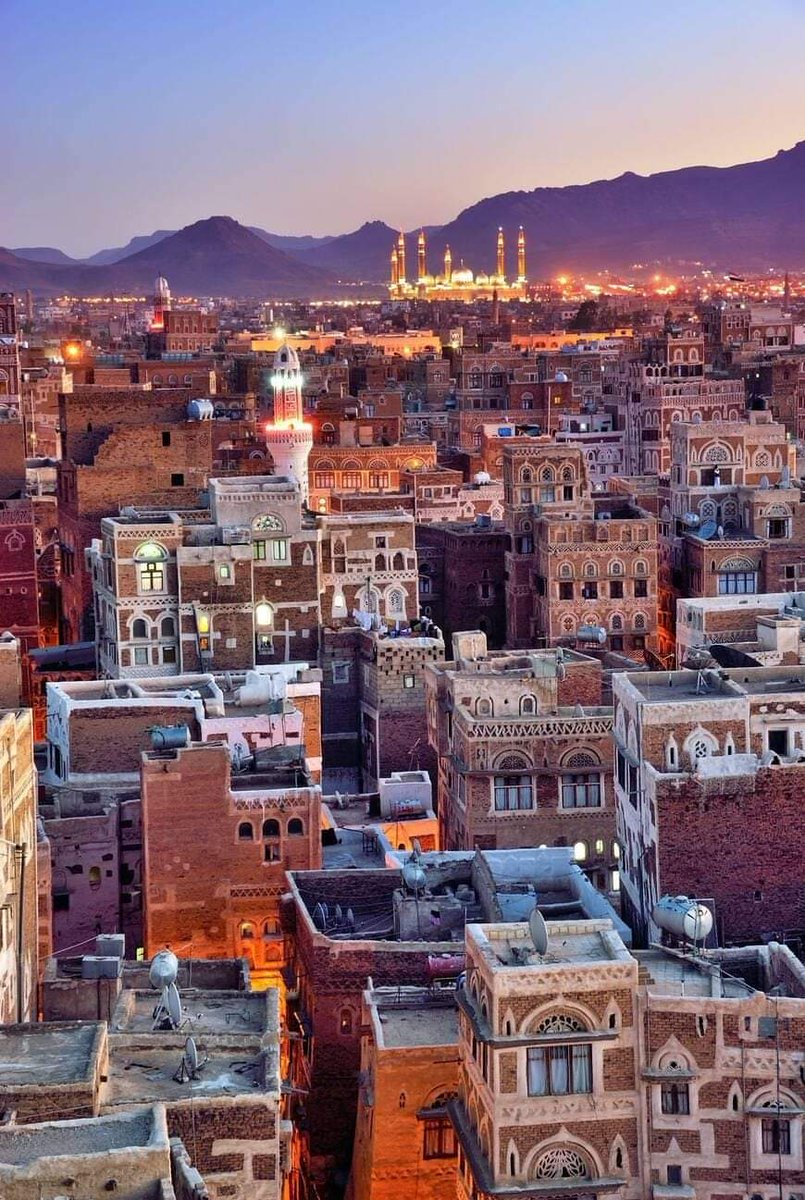 ( تذكر )
إن جار الزمان عليك فاصبر
 وسل مولاك توفيقا وأجرا 
لعل الله أن يجزيك  خيراً 
 ويملأ  قلبك المكسور صبراً 
🤲
#رسالة_اليوم