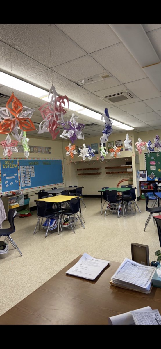 MrsZemaitatis's tweet photo. @goguardian School doesn’t start for a few more weeks, but here is my classroom throughout the previous year. My favorite part are the seasonal ceiling changes! https://t.co/n7h44W741K