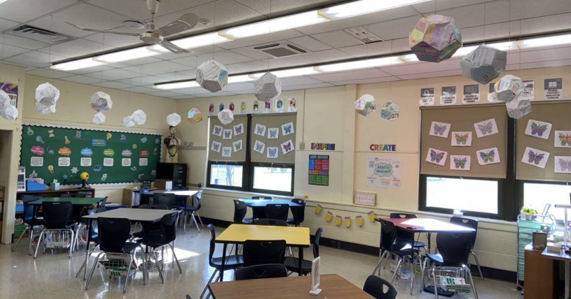 MrsZemaitatis's tweet photo. @goguardian School doesn’t start for a few more weeks, but here is my classroom throughout the previous year. My favorite part are the seasonal ceiling changes! https://t.co/n7h44W741K