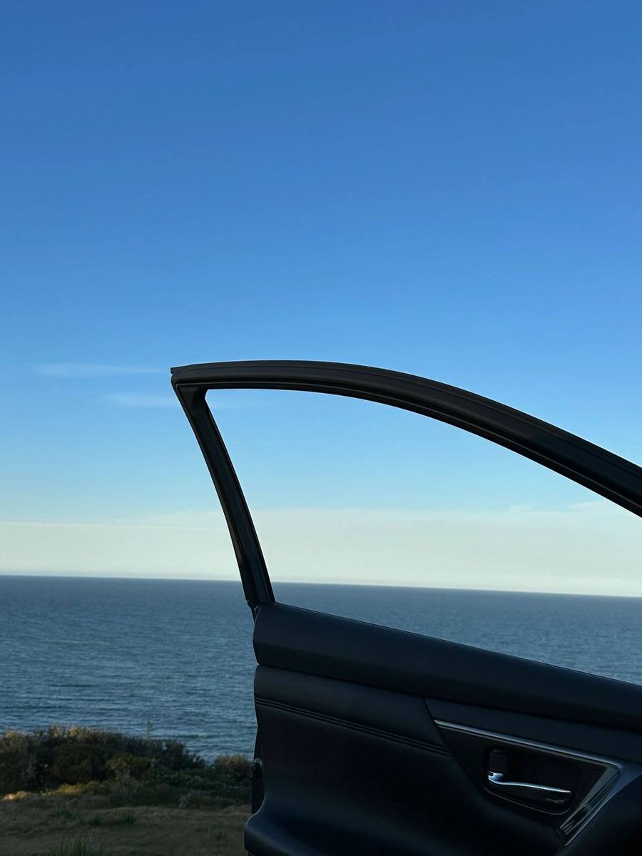 LemonC547's tweet photo. #每日生活 Come to the beach and open the car door to read a book for a while, a very pleasant moment https://t.co/s5yNIALh6i