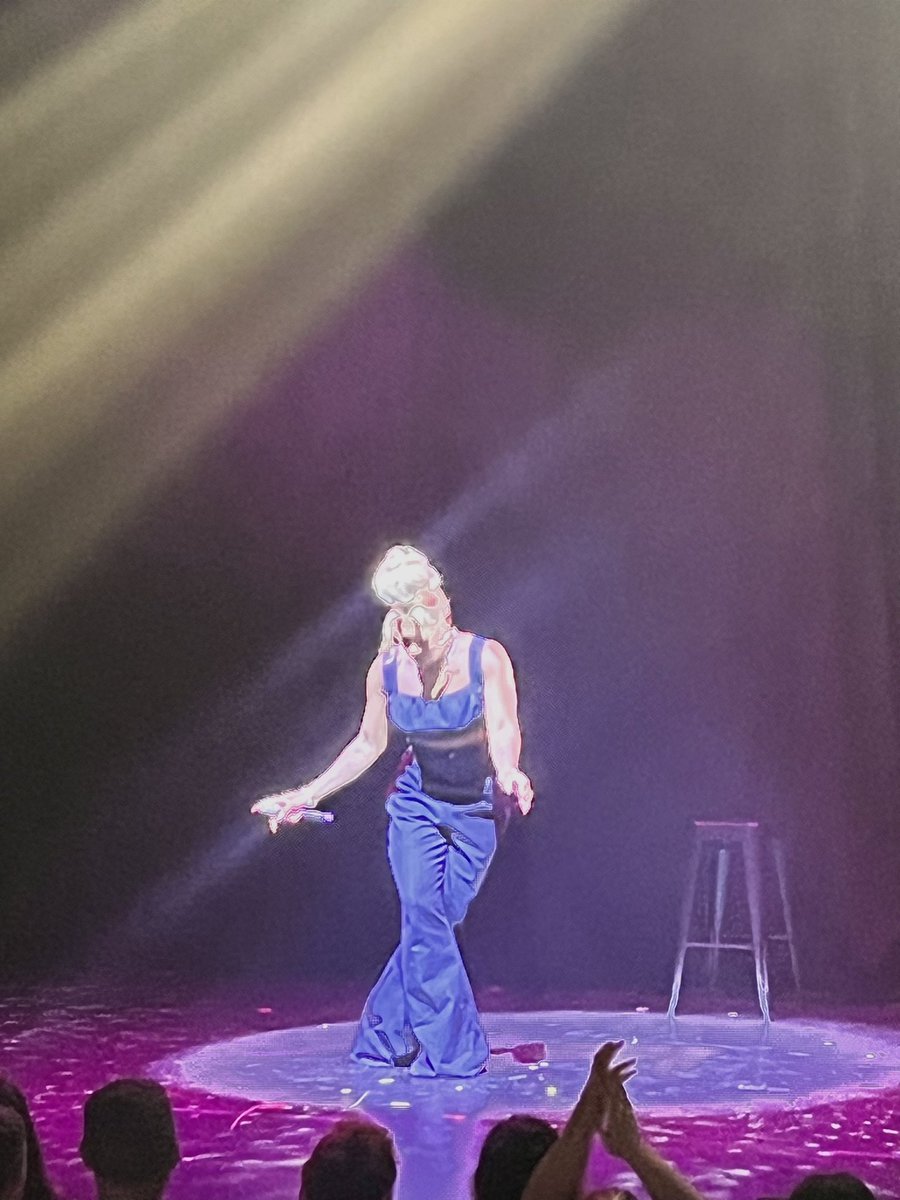 EmmaDownieActor's tweet photo. Ended the day on a high seeing my fav queen of all time @monetxchange ❤️‍🔥 so funny, VOCALLLSSS! Everything we needed. https://t.co/FRGzsRm5ke