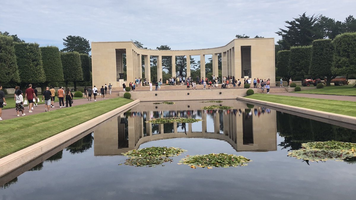 ColgateMBB's tweet photo. Our final stop of the day was at the Normandy American Cemetery and Memorial. 

#GoGate | #GateToFrance https://t.co/AdgOm7X706
