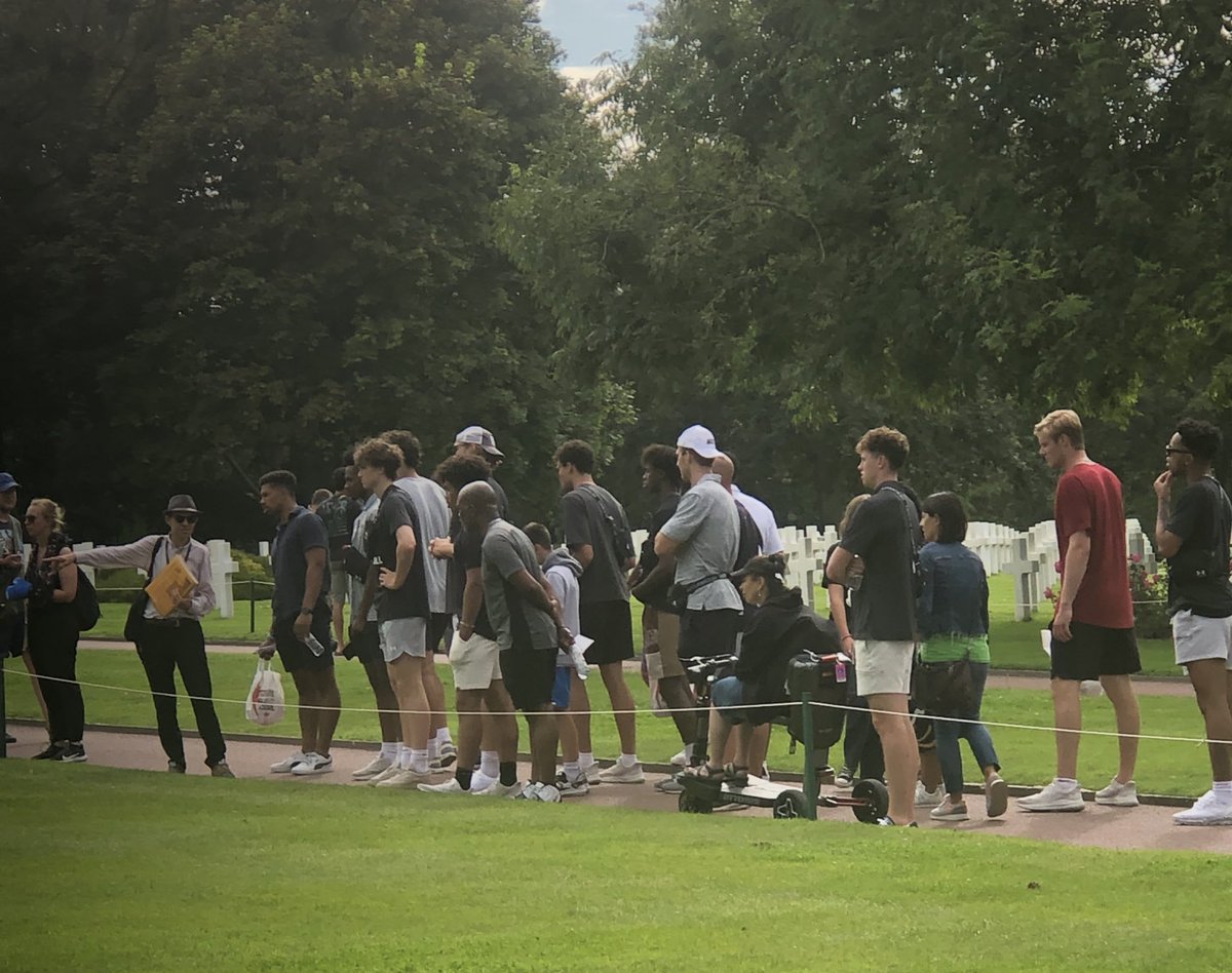 ColgateMBB's tweet photo. Our final stop of the day was at the Normandy American Cemetery and Memorial. 

#GoGate | #GateToFrance https://t.co/AdgOm7X706