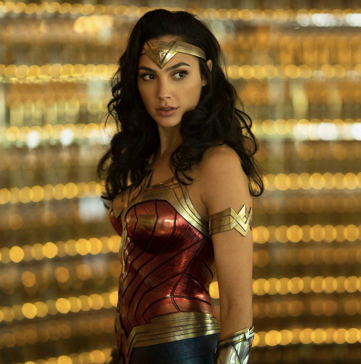 ¿QUÉ ESTÁ PASANDO?

Variety y Collider afirman en exclusiva que NO se está desarrollando #WonderWoman3 para el DCU y que no hay planes para Wonder Woman de momento, contradiciendo los comentarios de Gadot donde la actriz afirmaba que Gunn y Safran le aseguraron su estadía en el…