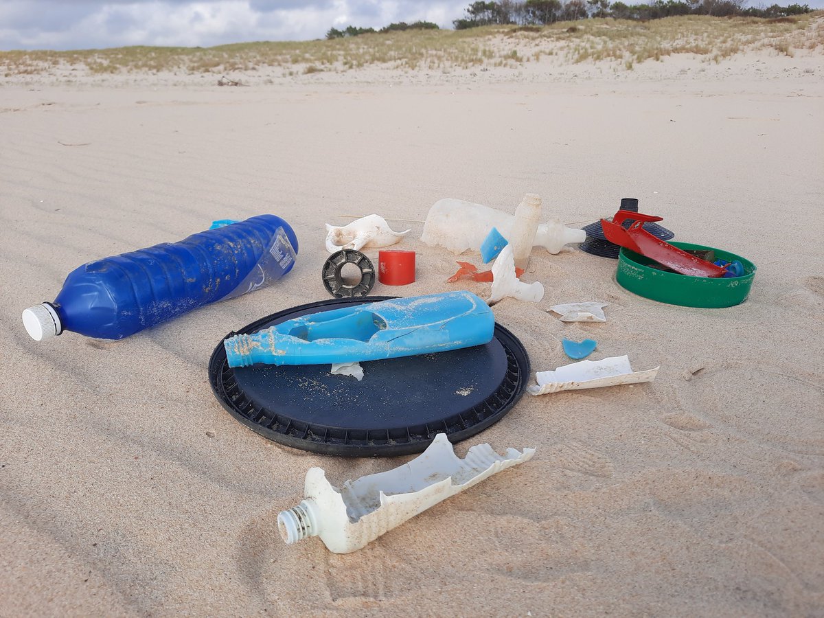 10' de ramassage de déchets trouvés lors d'une belle journée à l'océan #lasalie @SurfriderG @Surfrider @Ecologie_Gouv