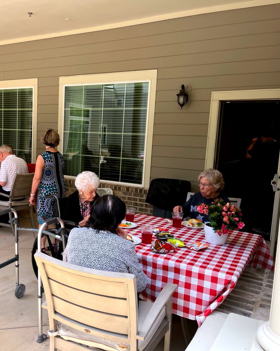 VineyardBluff's tweet photo. #Throwback to our Memory Care picnic at the end of July. The weather was perfect for community socializing in the great outdoors.

Contact us today at (843) 502-0069, to learn more about our community engagement.

#summerpicnic #seniorsocialgroups #vineyardbluffton #blufftonsc https://t.co/JcFu4VVZIo