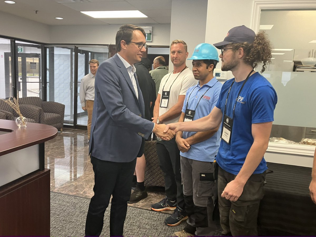 We’re working for the tradespeople of tomorrow, to give them the chance to enter into rewarding careers in the trades. Thrilled to meet the electrical & plumbing apprentices at @OELeague & @supportONyouth to see how far they’ve come, & the progress the programs have provided.