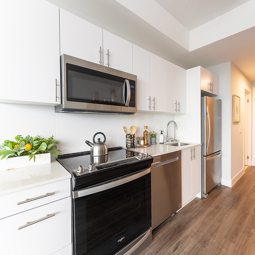 80Bond1's tweet photo. It doesn't matter if you like to cook or not, the kitchen is an important part of the suites, which is not only a functional part, but also part of the design of your apartment.
Choose an online 3D tour of our model suites!
https://t.co/rmfmmVuFSJ
Contact us:
lease@prismpm.ca https://t.co/GwlAXInYIP