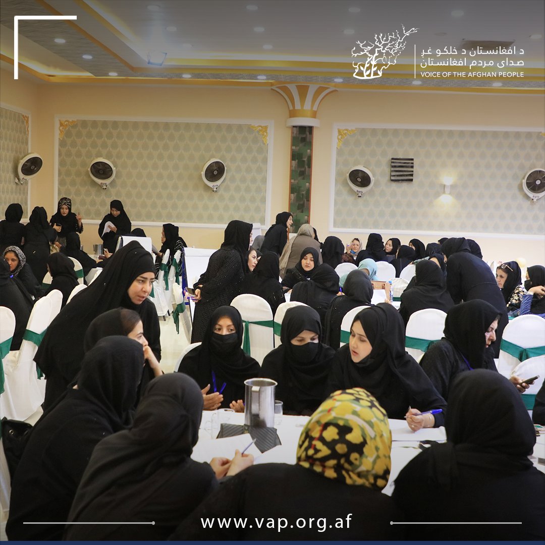 vap_afg's tweet image. ایکینچی کون برنامه سیده سودا و صنعت اتاقلری هیئتی افغانستان شمال زون صنعت و سوداگرلیگ عیاللری بیلن کوروشوپ، حالده گی مشکللر، آسانچیلیک یوللری و فرصتلر باره سیده صحبتلشتیلر. شو برنامه اشتراکچیلردی سواللریگه جواب بیریب شمال زون ولایتی سودا و صنعت اتاقلرینی آچیلیشی بیلن خاتمه تاپتی.…