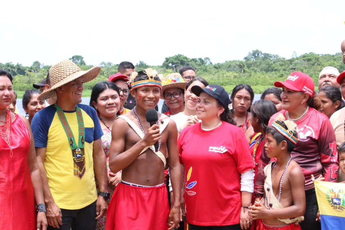Psuv_delta's tweet photo. Extraordinaria marcha de los Movimientos Indígenas del estado Delta Amacuro, en apoyo a nuestro hermano presidente Aidamo @NicolasMaduro, somos la realidad histórica y hoy se desmosto una gran fuerza de amor.

@GobLizeta 
@PartidoPSUV 
@dcabellor 
@ConElMazoDando 
@Galindez_vzla https://t.co/3CP0mZZ3Mw