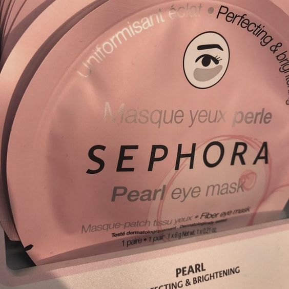 𝐁𝐥𝐚𝐜𝐤 𝐖𝐨𝐦𝐞𝐧 𝐢𝐧 𝐋𝐮𝐱𝐮𝐫𝐲 tweet media