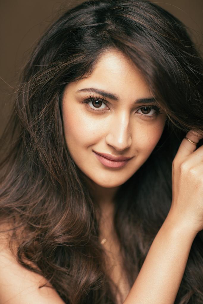 sayyeshaa tweet picture