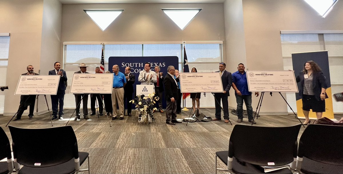 stcjaguars's tweet photo. STC and three partnering school districts were presented with @TXWorkforce JET grants totaling $4.8M for training in health care, welding, machining, automotive services and networking.
#STCpartners #STCtrained #STCpride https://t.co/fky5dYJs0X