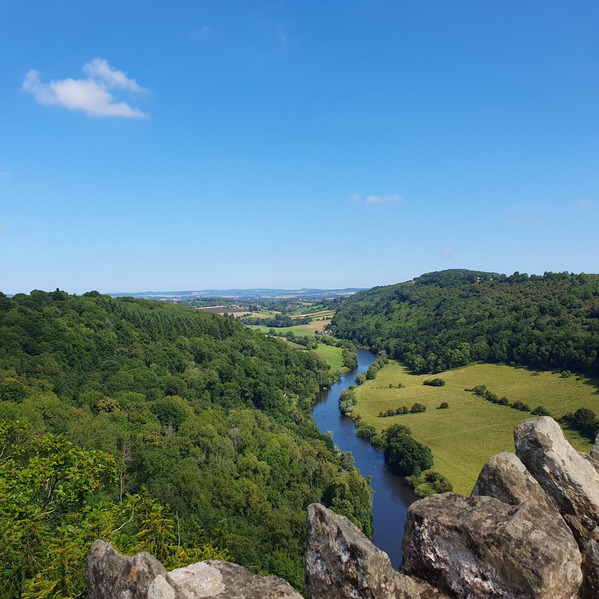 GillDickin's tweet photo. When the sun shines the British countryside is simply stunning! #wyevalley #symondsyatrock https://t.co/q4HTkjCI7M