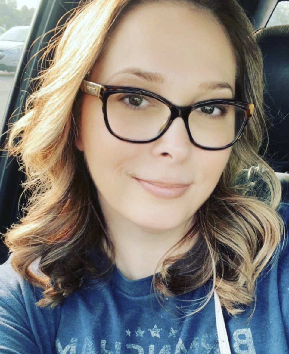 KattFarrell's tweet image. New hur dooo !