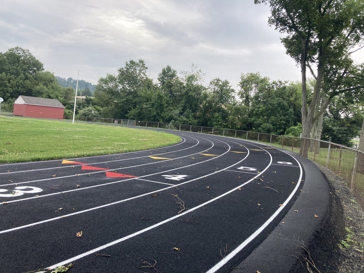 BRGXCTF's tweet photo. The new track at the middle school is looking good! #trackandfield #weareBR https://t.co/b7Rr6e58bR