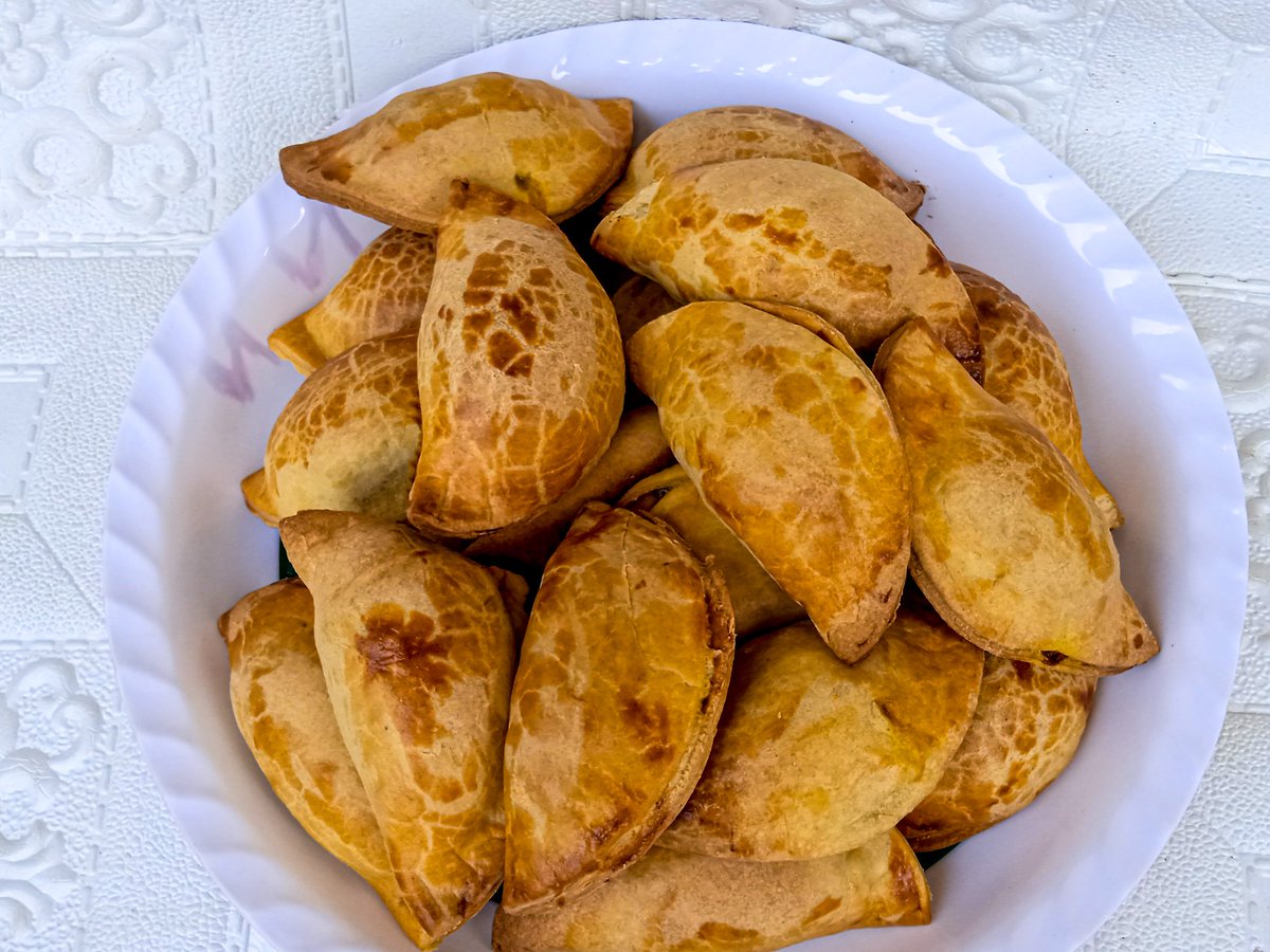 Oma_Delight's tweet photo. On Sunday ๐คญ๐คญ๐คญ๐คญ..... While eating our meat pie or foil cake remember to get @Nonyebee1 tiger nut or @MaFrancPaints Soymilk ๐คญ๐คญ๐คญ. Come make we parry
Meat pie..... 650
Foil plate....1200
Please Retweet ๐๐
#jerseryvibes
#awkatwitter
#awkavibes https://t.co/2yNPgnuTE5