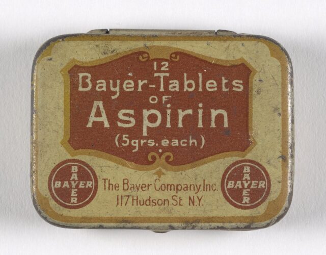 Chem_History's tweet photo. This process led to the creation of acetylsalicylic acid, commonly known as aspirin. Aspirin quickly gained recognition among medical practitioners and had immediate therapeutic success. To this day, August 10, 1897 is celebrated as the birth of aspirin.
#aspirin https://t.co/zRCKjnTcHS
