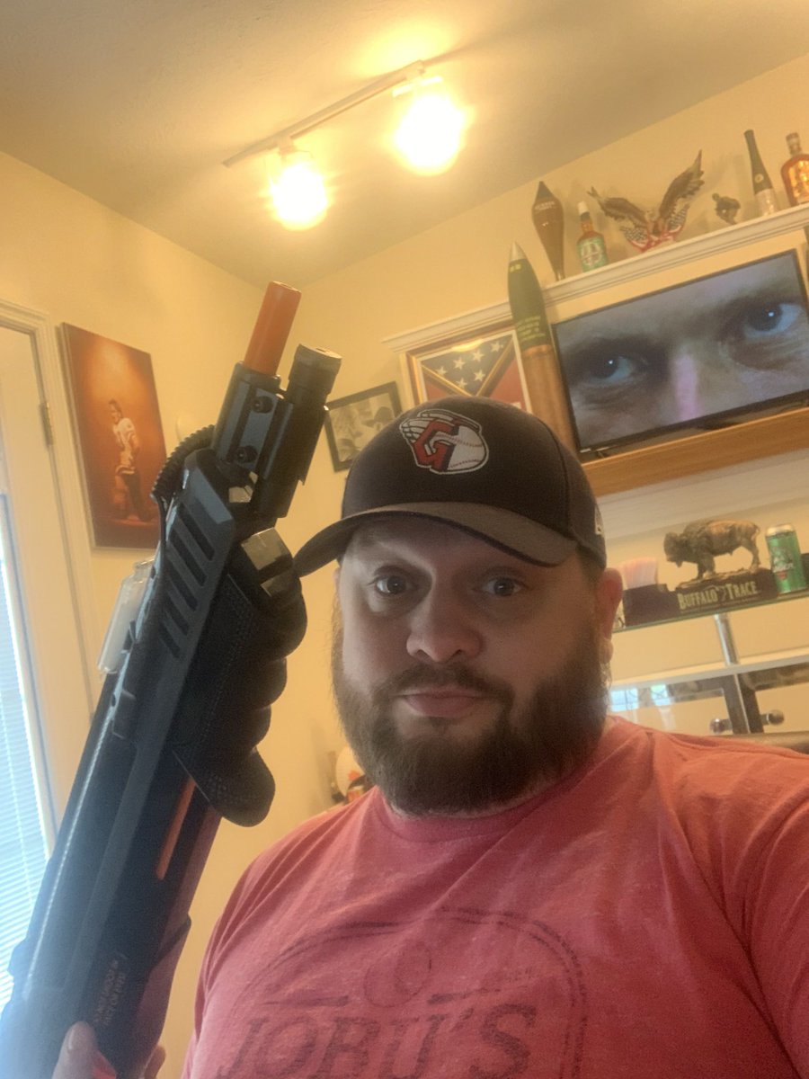 MikePerry130's tweet photo. This weather has these insect enemy combatants getting bold with their attacks. Hope you’re ready to get smoked fools. 🦟🕷️🪰🦗🐝 #InsectAssassin #BugASalt #LaserSight #HandOnThePump @bugasalt https://t.co/pnNW7EMqBW