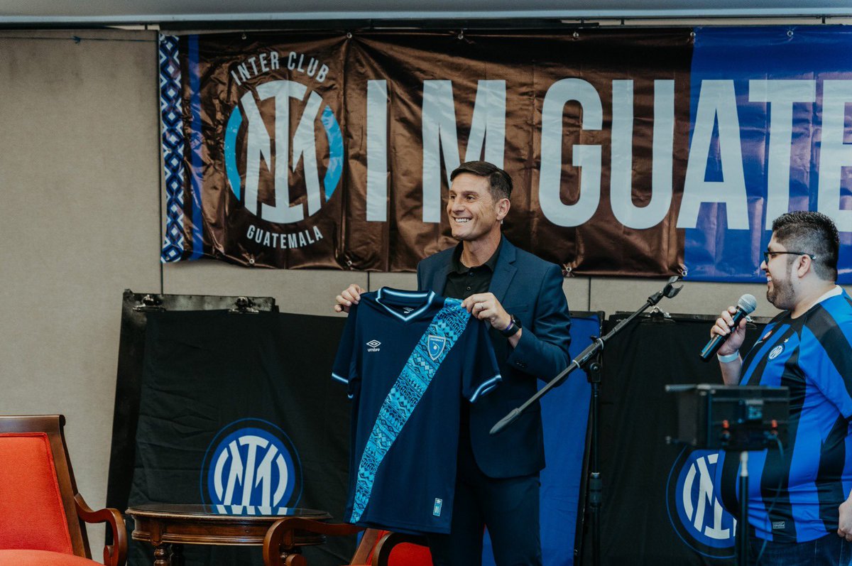 InterClubGT's tweet photo. Feliz cumpleaños Capitano @javierzanetti 🖤💙 https://t.co/g9IYTn44pN