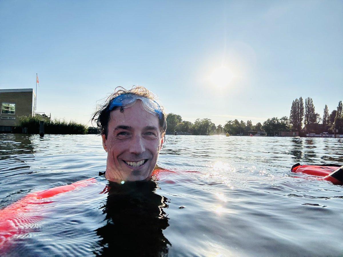 Frodo1977's tweet photo. Another day in the office @Waternet 💙 #SwimmableRivers #ValueWater #WaterCycle #CollectiveAction #BlueMind - countdown #AmsterdamCitySwim (03.09.2023) https://t.co/I9D4B3jgTc https://t.co/uOEwrsRDED