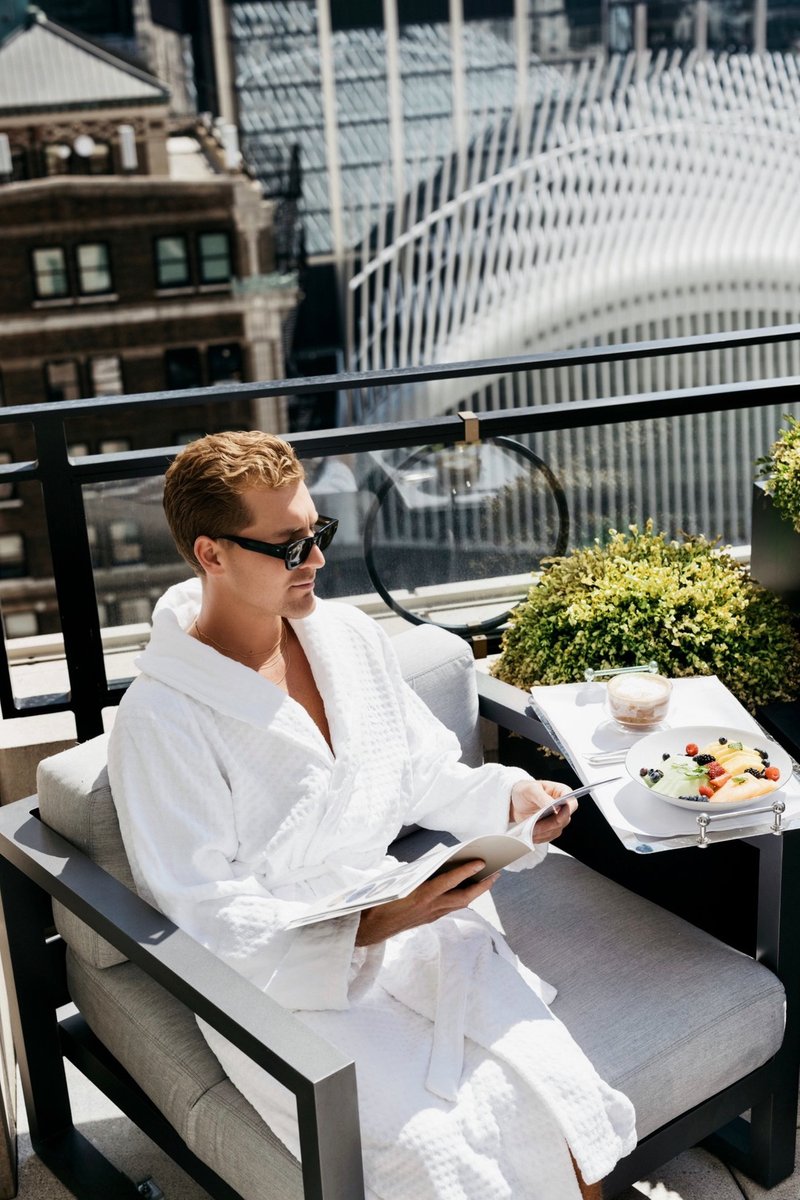 Enjoy the serenity and sophistication of downtown, one sip at a time. In-room dining is available 24/7, and just one tap away through the  #FSapp. ☕️