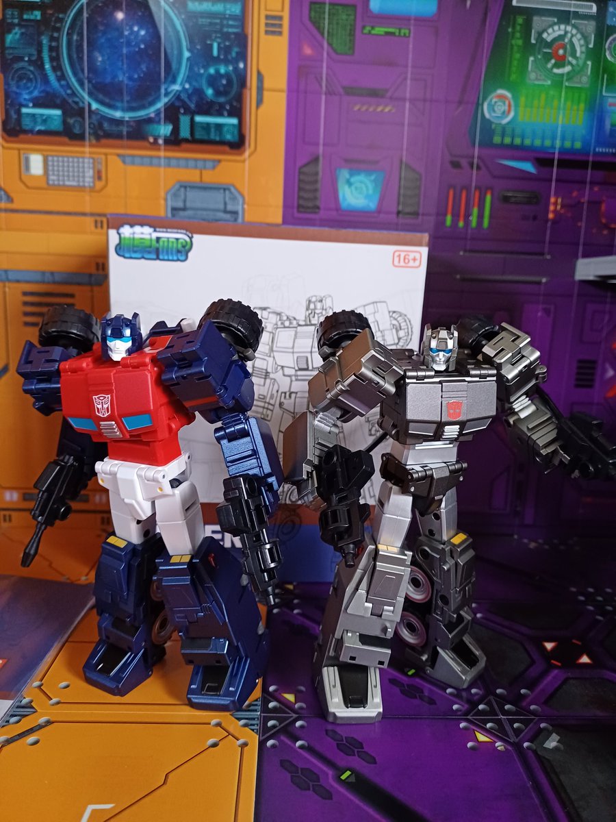 Kureigu8's tweet image. 2/2 With silver and transformed. #Transformers #Altmode #G1 #Roller