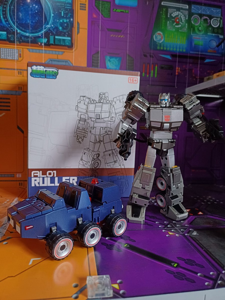 Kureigu8's tweet image. 2/2 With silver and transformed. #Transformers #Altmode #G1 #Roller
