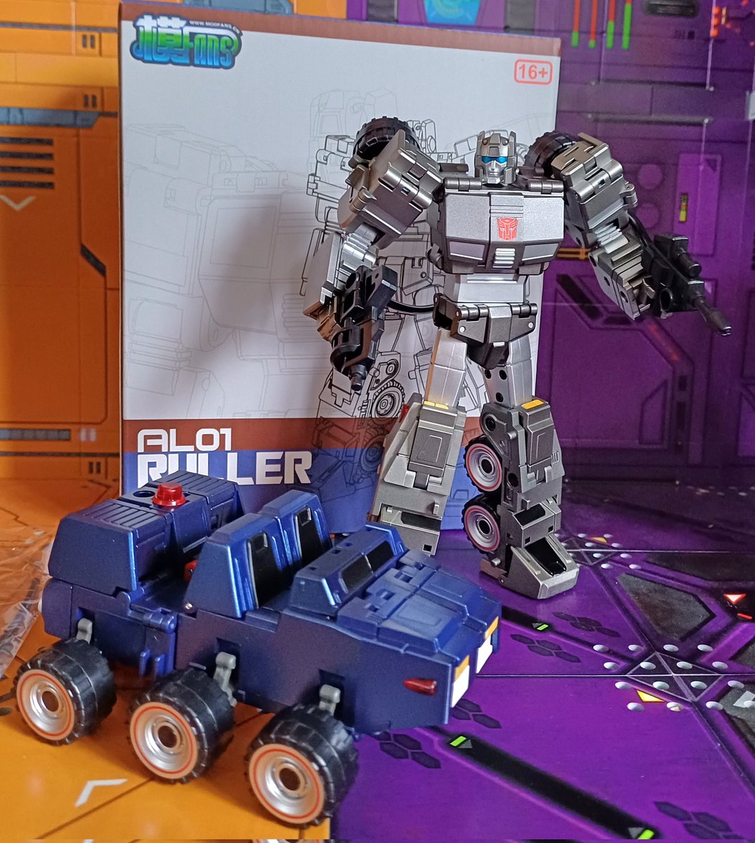 Kureigu8's tweet image. 2/2 With silver and transformed. #Transformers #Altmode #G1 #Roller