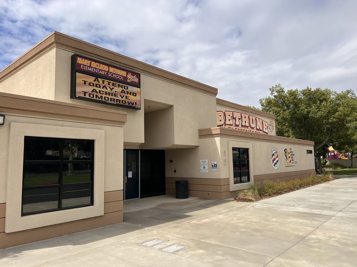 VVUHSDPDChief's tweet photo. Our department manages all things related to student safety in our district. We also equip our @ValVerdeUSD schools with the equipment needed during an emergency to be successful in keeping our students safe! @WeTipinc @NARescue #CPR1 https://t.co/a4pyacxR11