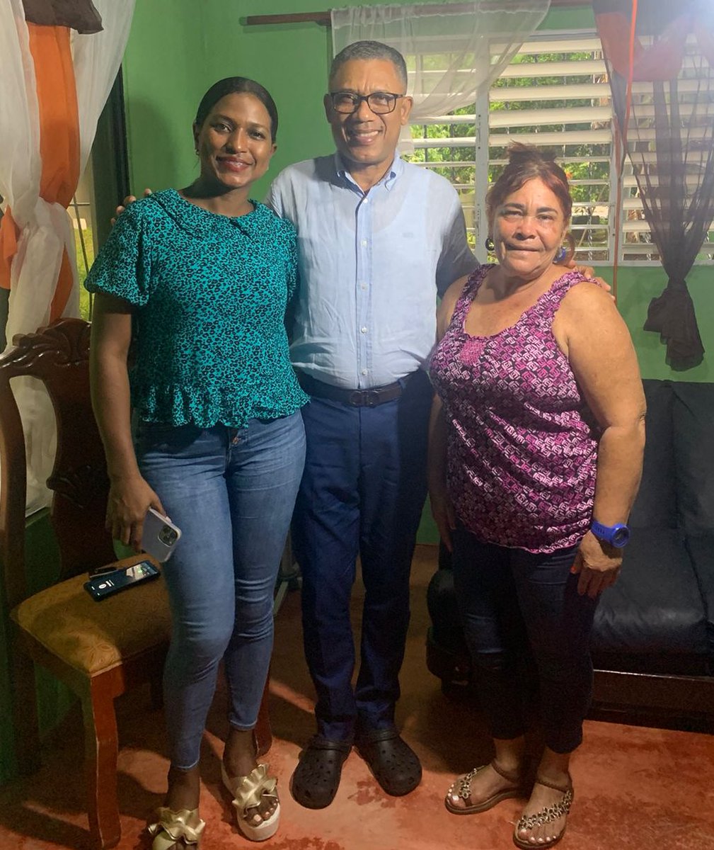 PimpeEsTuVOZ's tweet photo. #PimpeEsTuVoz Arroyo Barril se integra al poderoso equipo WARB, nuestra querida Rubia 👱♀️ reconocida dirigente de este Distrito Municipal. https://t.co/01sMZ30sn8