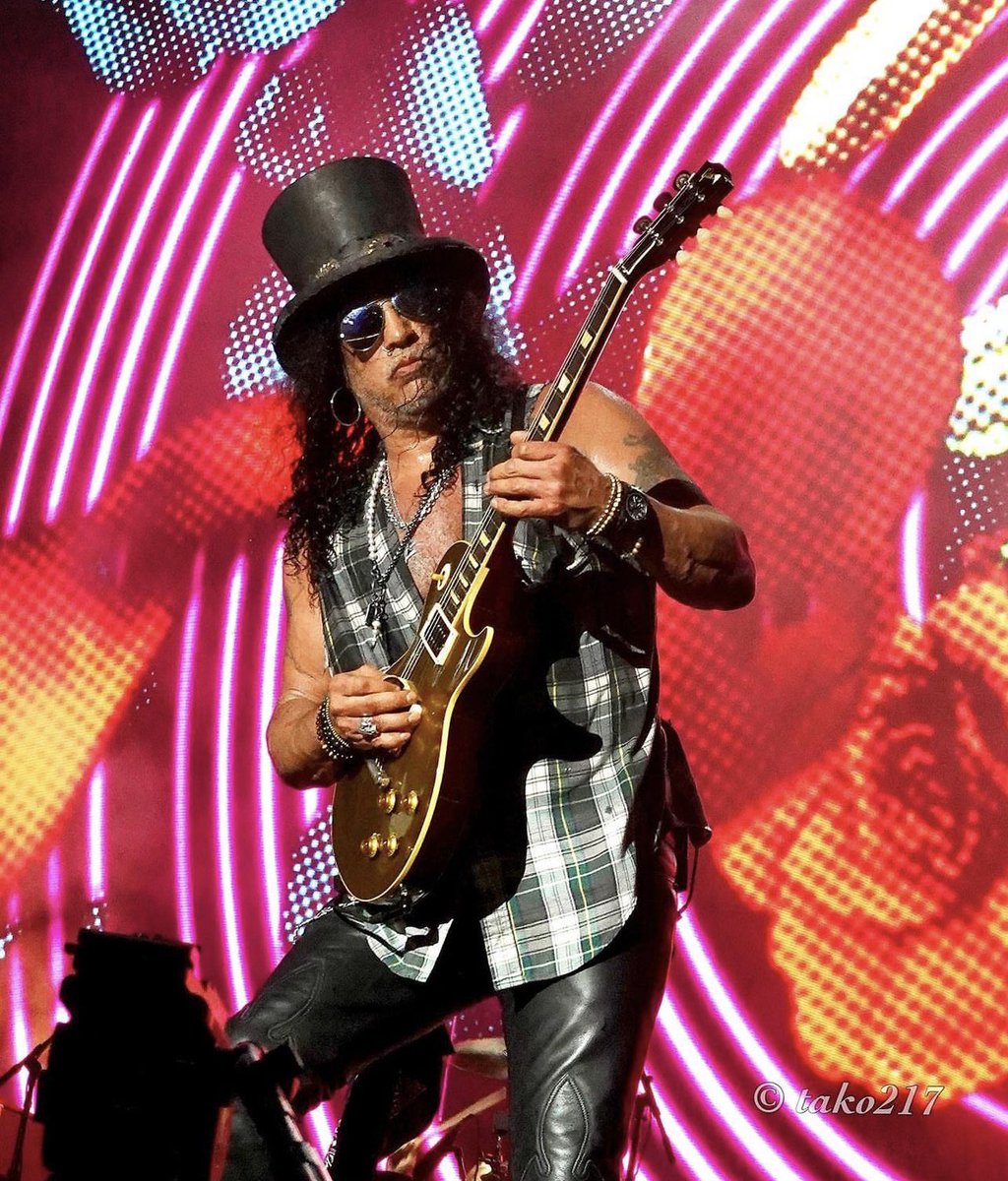 GreeceSlash's tweet photo. SWEET CHILD O’ MINE 🥀

📸: @tako217 

#Slash #gunsnroses https://t.co/pcEjmD4tis