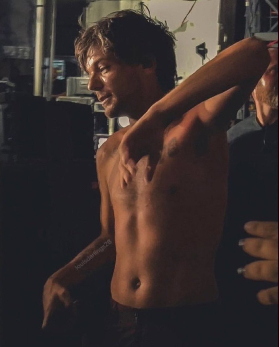evrsincelarry's tweet photo. FOTINHA DO LOUIS TODO GOSTOSÃO PARA LIMPAR A TML https://t.co/2zuRBEybls