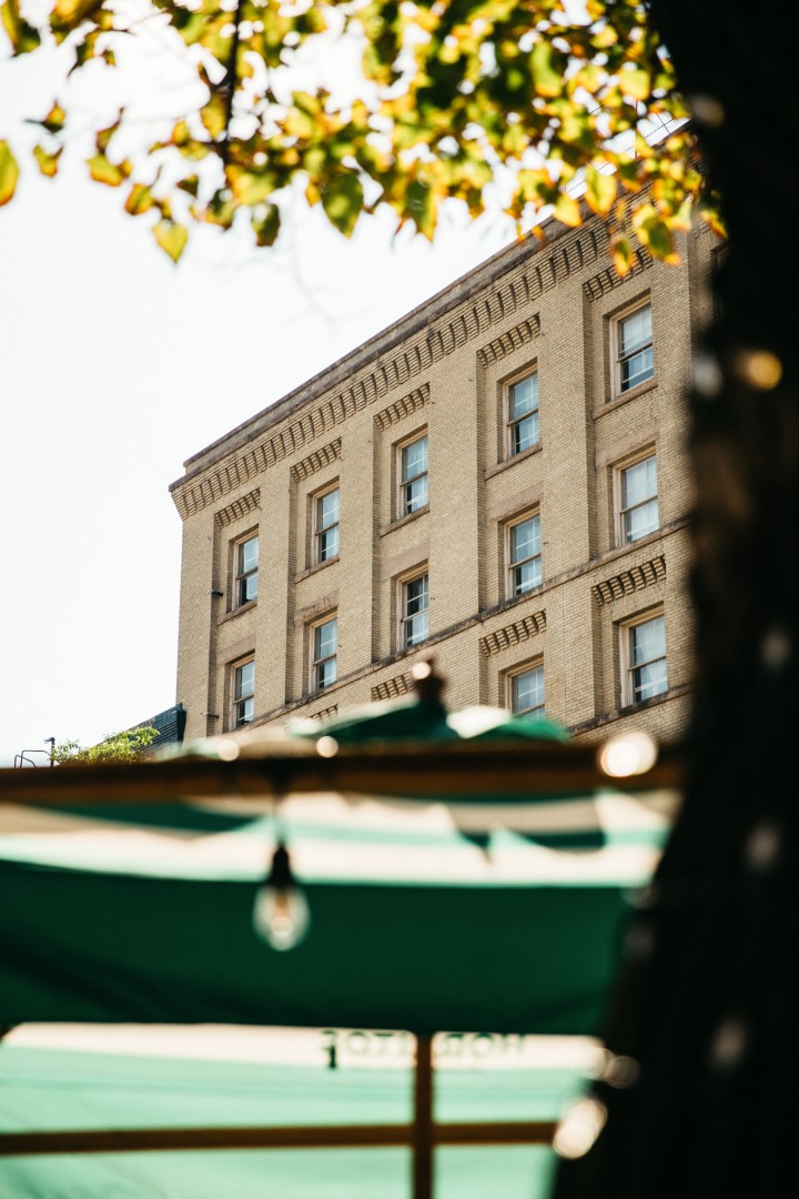Ex_District_Wpg's tweet image. Calling all foodies 🍽️ 

Explore the Exchange with our Food + Drink Tours, which run until the end of August!

Snag your spot here: exchangedistrict.org/food-tours/ 
 
#ExploreMB #Winnipeg