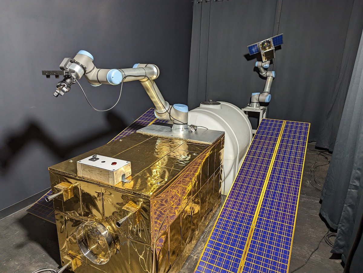 MuseeAvEspace's tweet image. 📣C’est demain! Rejoignez @MissionCtrlSS au Musée et essayez de faire fonctionner un rover à distance sur leur terrain lunaire! #Espace #ExplorationSpatiale #FutursAstronautes
ow.ly/4fJy50Pn2tz
📸 @Mission Control