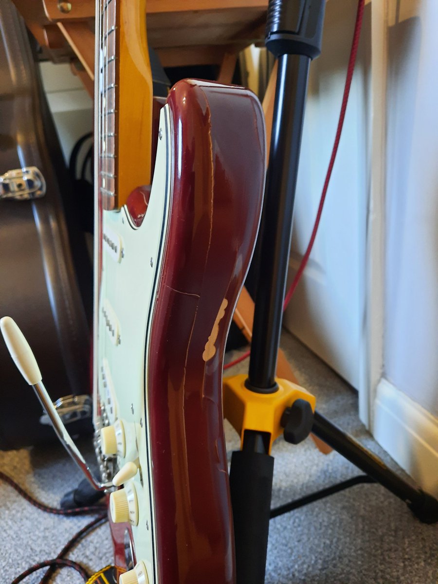 DeanKent01's tweet photo. @Mikeygy I don't mind the aged or road worn look, but the way mine has cracked annoys me. It's basically a flamed maple photo, shrink-wrapped onto the body. The wood expands and shrinks, but the shrink wrap doesn't, so it cracks. Some like it, but I'd rather have a genuine 60's colour. https://t.co/QpAEY21fAu