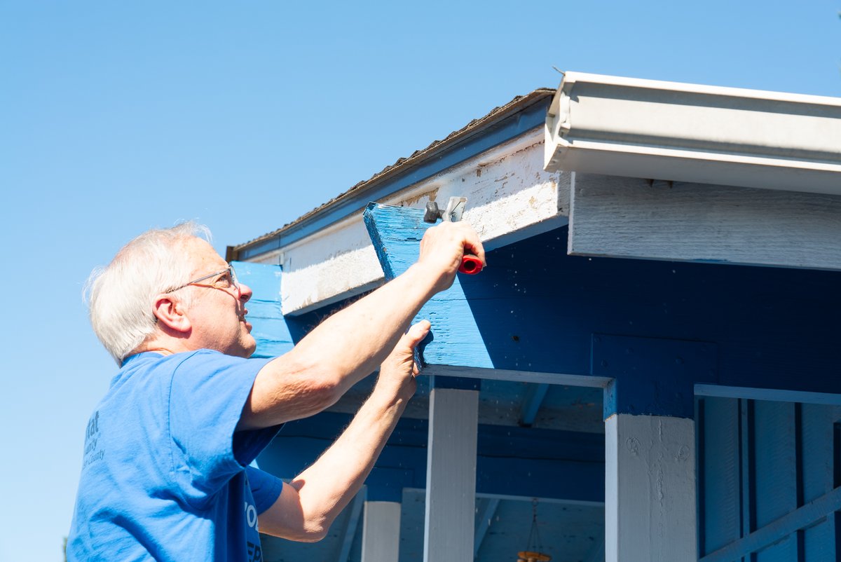 HabitatSnoCo's tweet photo. The HRS team was busy this week repairing a community member's home in Marysville. With extensive deterioration of the siding and gables, our volunteers were plenty busy. 

If you'd like to volunteer with Habitat Snohomish, click the link below.
https://t.co/WhmNKqLnmr https://t.co/DWgH9Q3XMA