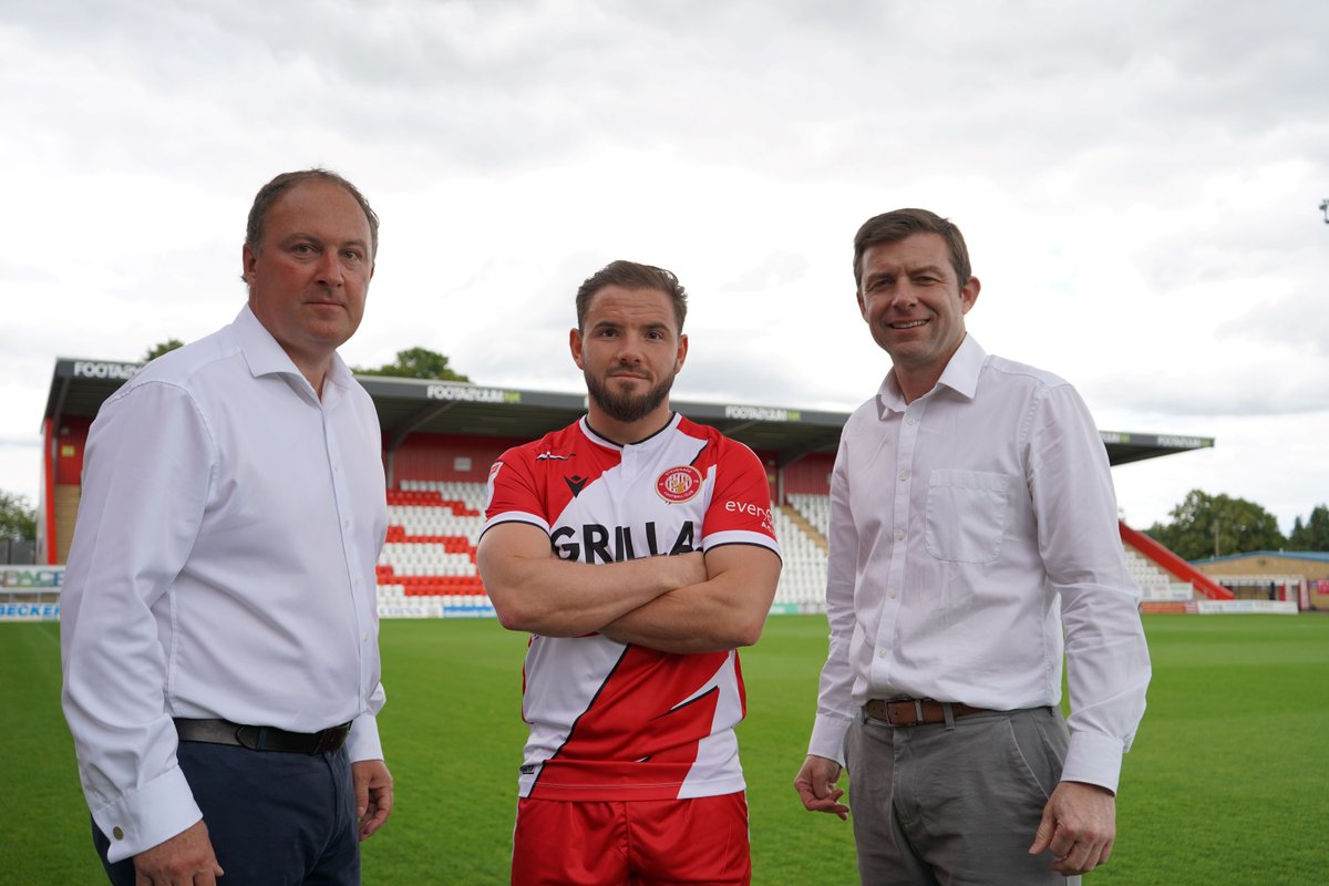 EveryoneActive's tweet photo. We are now @StevenageFC's Official Shirt Sleeve Sponsor &amp; Gym Partners 🤝⚽

Our logo will be worn on the sleeve of both the men’s and women’s 2023/24 kits throughout the season ✅👕

#EveryoneActive #Football #StevenageFC #Stevenage #Sponsor #Partnership #Sport #Community https://t.co/yItCzAZ0nR