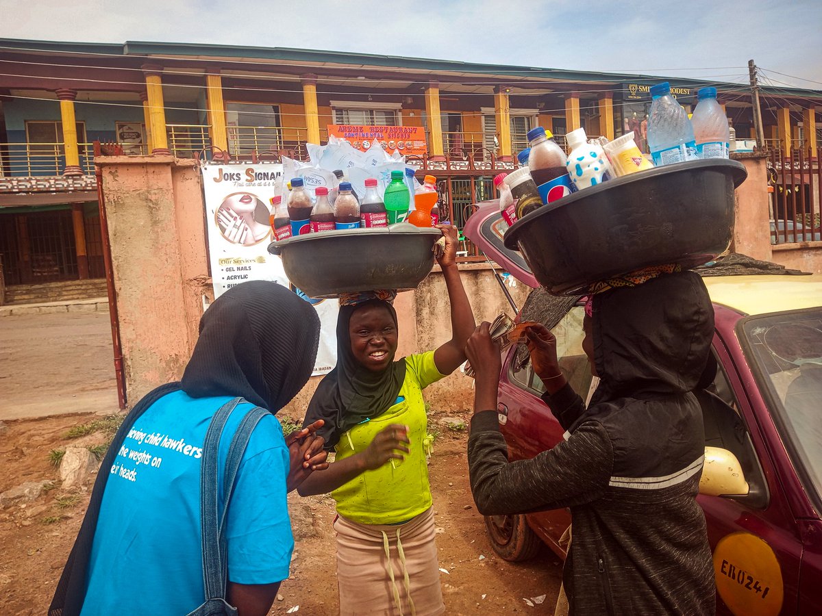 Weight_LessOrg's tweet photo. Welcome back to Throwback Thursday
In today's edition of Throwback Thursday, we share pictures and moments from the Book over Tray, a movement to sensitize child hawkers on the relevance of education.
#book_over_tray
#Weight_Less
#childeducation
#stopchildhawking https://t.co/SByfXOlXkL