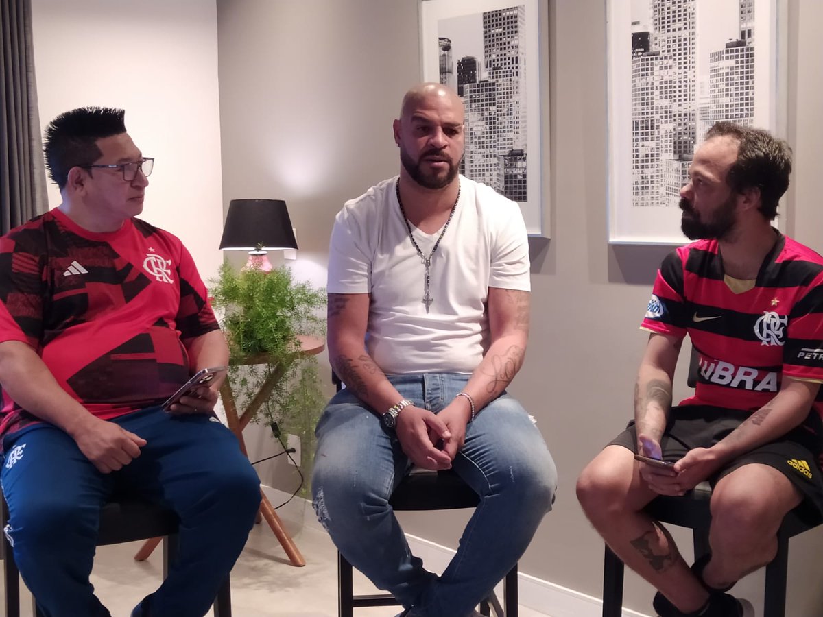 SiteSerFlamengo's tweet photo. Em parceria com o @ColunadoFla e o @Reikrauss, @GilsonFlaLima e @PoetaTulio bateram um papo com o @A10imperador. Aguardem! 

📸 Reikrauss

#Flamengo #colunadofla #adrianoimperador https://t.co/Yqx7f6k2sZ