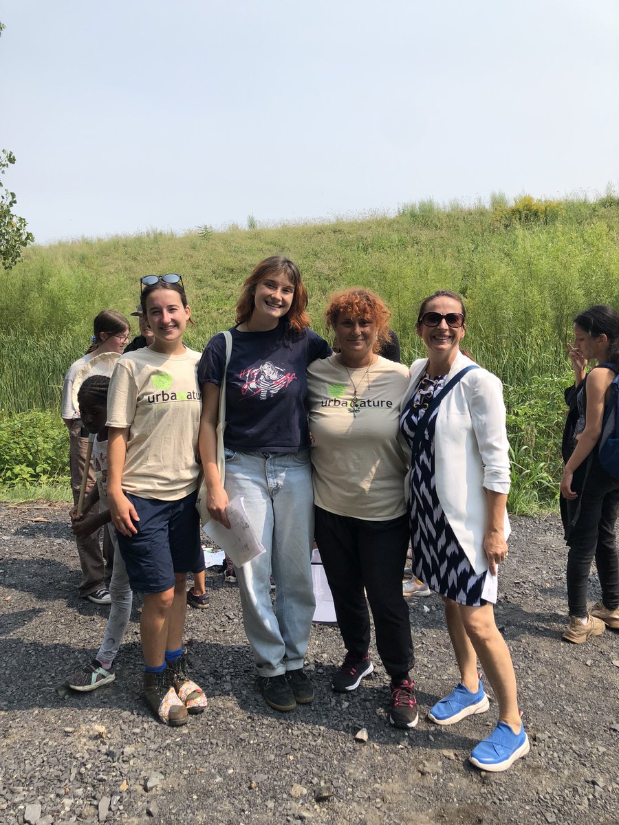 Desiree_McGraw's tweet photo. La Falaise Saint-Jacques est devenue un magnifique espace vert à #NDG, utilisé pour se rassembler, se connecter et apprendre dans notre milieu. J’ai eu la chance de rendre visite à l'équipe de F.U.N. (Finding Urban Nature) et de voir toute leur merveilleuse programmation! #polqc https://t.co/GBH0uJepcq