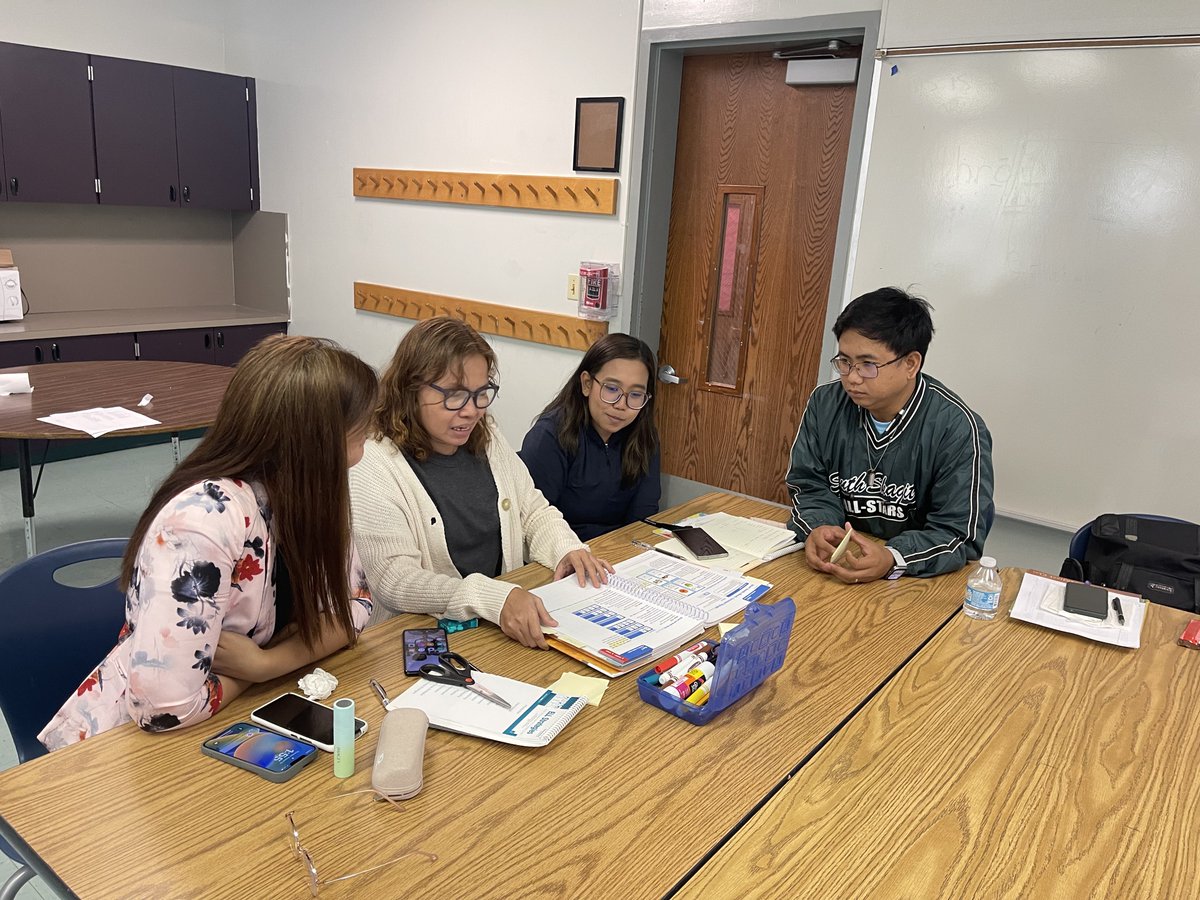 SHepburnELA's tweet photo. International teachers hard at work practicing all types of reading and writing lessons! #benchmarkadvance
@BCPSElementary @BCPS_ElemELA @MMiller_BCPS @raudedia @TeacherHya https://t.co/2RqwKXMb6P