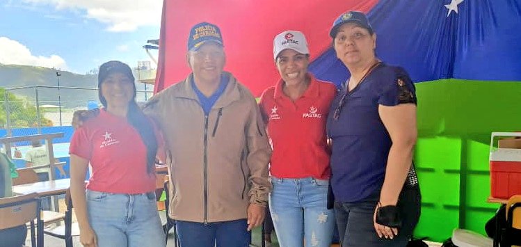 #10Agos Con la alegría de la SALUD visitamos a los funcionarios y funcionarias de la gran familia de la <a href="/policiadeccs/">Policía de Caracas</a> llevando bienestar a todos y todas.
#FastasTeVisita
<a href="/NicolasMaduro/">Nicolás Maduro</a>
<a href="/gestionperfecta/">Carmen Meléndez</a>
<a href="/AlcaldiaDCcs/">Alcaldía De Caracas</a>
<a href="/fastacve/">Fastac Alcadia de Caracas</a>
<a href="/CnelMelendezF/">Franklin Meléndez</a> 
<a href="/Dr_Gilberto14/">Gilberto Mendoza</a>