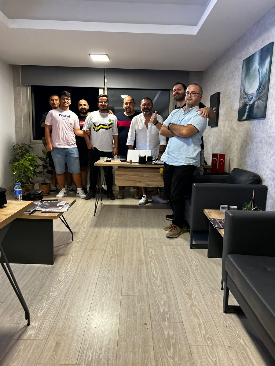 İzmir'deki Ankaragüçlüler Derneği için kuruluş toplantımızı gereçekleştirdik. Yakında güzel haberlerle sizlerle olacağız. Derneğimizin temelini atıyoruz. #Ankaragücü