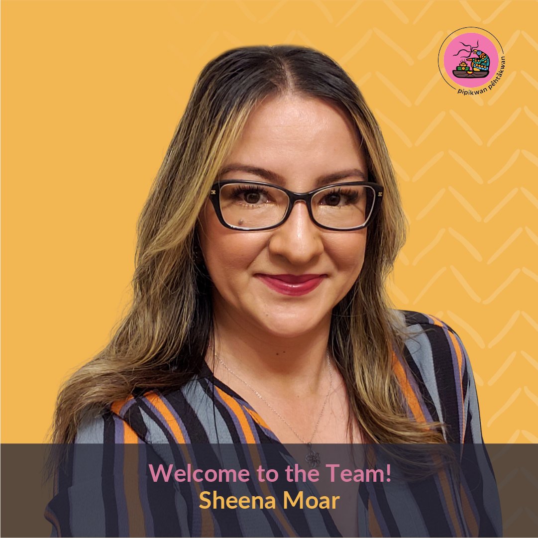 pipikwanpcomms's tweet image. Meet our Social Media Intern, Sheena Moar🎉!  Sheena is of Ojibwe &amp;amp; Métis descent &amp;amp; a proud member of the Pinaymootang First Nations.  

Welcome to the team! 

#NewTeamMember #SocialMedia #pipikwanpêhtâkwan