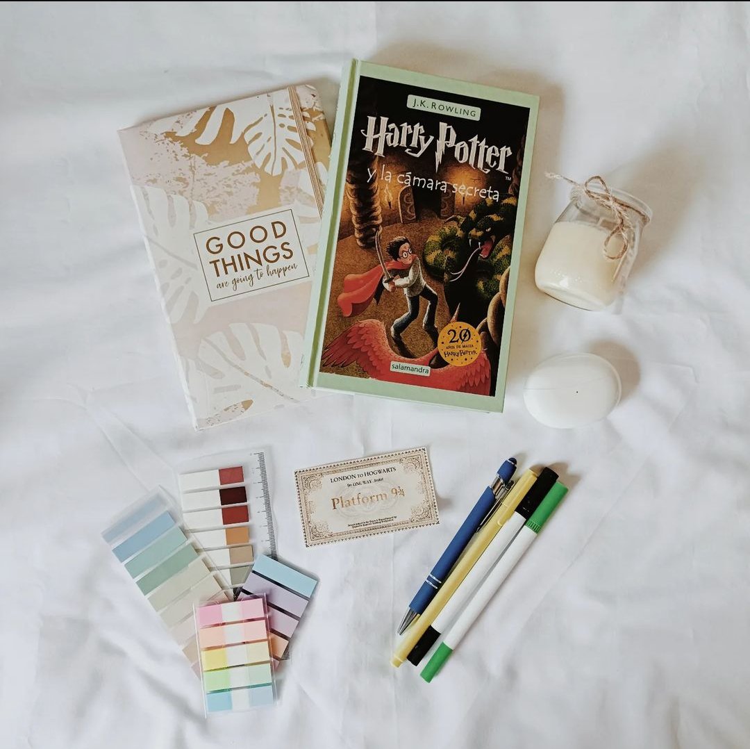 paginas_mundo's tweet photo. Mi kit lector ideal ✨🫶🏻 #kitlector https://t.co/Y928hPFKPn