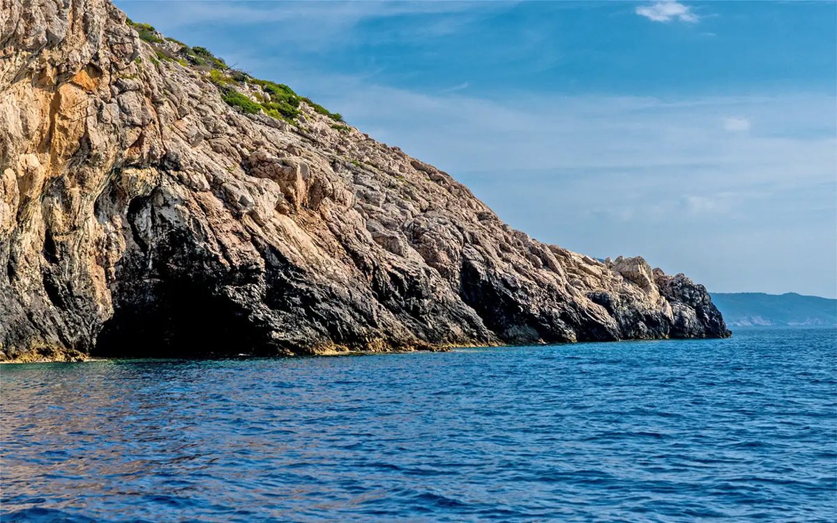 bluesharksplit's tweet photo. 🚤Blue Cave Bisevo: A Leading Boat Tour in Dalmatia - Travel Blog🚤
#boattrip #boatexcursion #visitdalmatia #crystalclearsea #speedboattour #croatiatravel #islandhvar #bluesharksplit #bluecavebisevo
https://t.co/J5XSjZpAlK https://t.co/mcCU1tOhEK