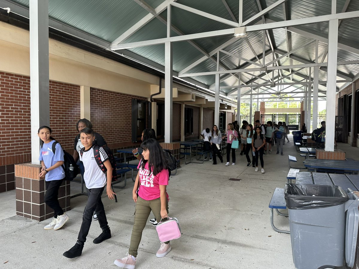 MySDIRC_SUP's tweet photo. The halls of Gifford Middle are once again busting with life as the first day of a new school year unfolds!  Students streamed in with a mix of excitement and determination. https://t.co/y6W1XUKNxI